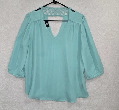 Blusa Iz Byer Azul Claro Cuello en V Manga 3/4 Ligera Top Talla XL Cerradura Trasera Foto 1 de 4