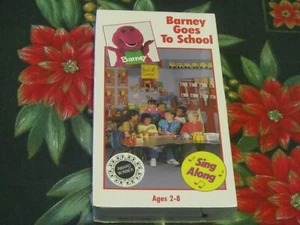 ~RARE~NEW SEALED~BARNEY GOES TO SCHOOL~TINA~MICHAEL~DEREK~KATHY~EDUCATIONAL VHS~ - Imagen 1 de 12
