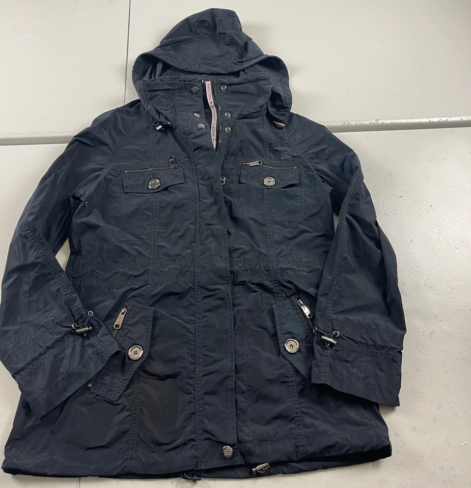 Chaqueta parka de nailon Burberry Blue Label Mountain para mujer talla pequeña negra con capucha Foto 1 de 4