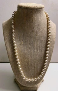 20 in white faux pearl necklace vintage hand knotted Hollywood Regency - Picture 1 of 4