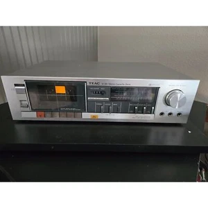 TEAC V-33 Stereo Cassette Deck Lettore Nastro Registratore Soft Touch Metal Sound-LEGGI - Foto 1 di 9