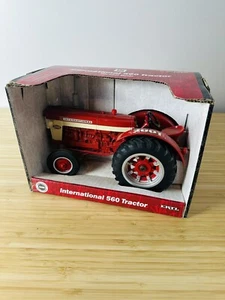 ERTL INTERNATIONAL FARMALL 560 WF 2001 RED POWER ROUND-UP IOWA STICKER 1/16 NIB - Picture 1 of 8
