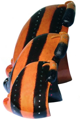 Escultura de guppie, maleza y tabla de Govinder Nazran Foto 1 de 1