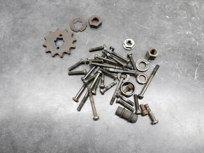 Yamaha IT 125 IT125 1981 tuercas y pernos de motor lote 2728 Foto 1 de 4