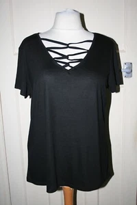 BNWOT SIZE 18 BLACK STRETCHY SHORT SLEEVE TOP WITH NECKLINE DETAIL - Picture 1 of 4