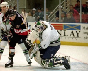 SEAN BURKE 8X10 PHOTO HARTFORD WHALERS PICTURE NHL VS FLYERS ACTION SAVE - Picture 1 of 1