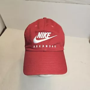 ARKANSAS RAZORBACKS Spellout NIKE Mütze Cardinal Red Cap weiß Swoosh verstellbar - Bild 1 von 6