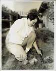 1967 Press Photo Bowler Kay works in her garden - kfa45557