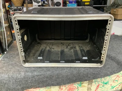 Estuche de viaje SKB 6U con montaje en rack de audio de 18" x 21” x 1” resistente Foto 1 de 4