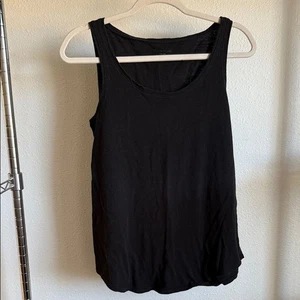 Klassisches schwarzes Tanktop von Eileen Fisher. - Bild 1 von 7