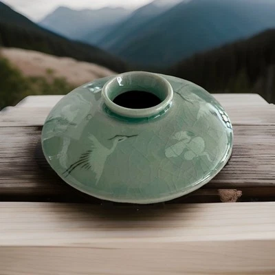 Antigua olla de agua coreana con incrustaciones de grúas Celadon porcelana Foto 1 de 4