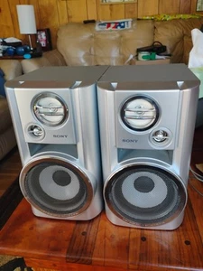 Pair of Sony SS-CHP7 Bookshelf Speakers - Tested - Picture 1 of 4