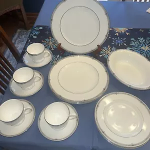 WEDGWOOD AMHERST SPEISESERVICE für 4, 17-teilig, mit ovaler Servierschale - Bild 1 von 9