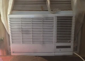 Friedrich Air Conditioner, 19000 BTUs, 220v - Picture 1 of 3