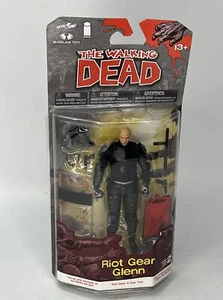 The Walking Dead Riot Gear Glenn Comic Book Series Skybound McFarlane Toys New - Picture 1 of 3