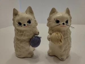 Vintage Japan Enesco Salt Pepper Shakers Cats Yarn Balls Whiskers Noise Makers - Picture 1 of 12