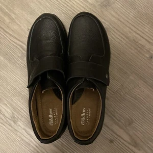 NEW Cobbie Cuddlers Women’s Black Leather Walker Shoes Size 8 Wide NEW - Picture 1 of 7