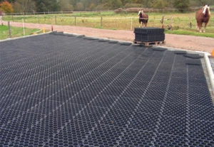 Hanit Paddockplatte schwarz Rasenwabe stabil UV-ständig per 100 Stück bzw. 20 qm