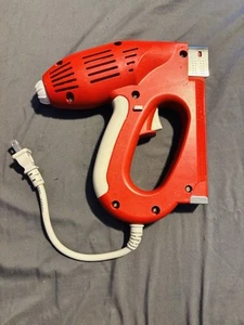 Pistola de grapas y clavos electromática Arrow con estuche ET2025. Excelente estado  - Imagen 1 de 7