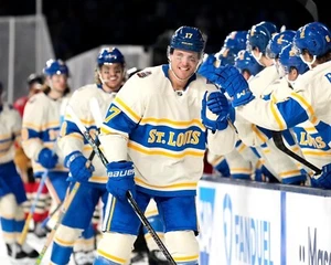 Cam Fowler Puntuaciones en el Clásico de Invierno 2025 St Louis Blues 8x10 NHL Foto - Imagen 1 de 1