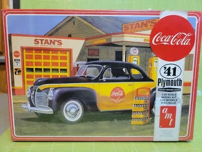 SKILL 3 MODEL KIT 1941 Plymouth W/ "COCA-COLA" MACHINE 1/25 AMT AMT1197M/12 - Image 1 of 4