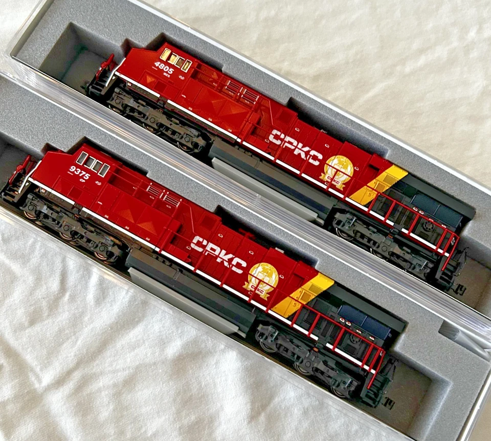 KATO 1768956 1768957 N GE ES44AC 2 CPKC 9375 4805 CP Rail, Kansas City 176-8957 - Image 1 of 3