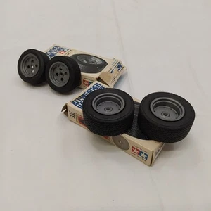 Tamiya lotto di 4 pneumatici ricambio modellini auto scala 1/18 - Picture 1 of 5