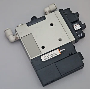 VAKUUMERZEUGER  /  SMC EZM131HF mit ZSE1  /  Ejektor  /  Pneumatik - Bild 1 von 9
