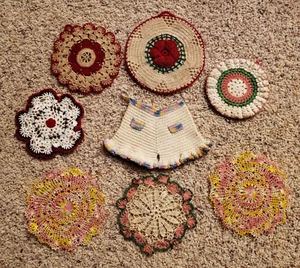 LOT OF 8 VINTAGE CROCHETED POTHOLDERS DOILIES RETRO KITCHEN HOME COLORFUL LINENS - Picture 1 of 10
