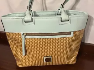 Borsa a tracolla Dooney & Bourke grande faro cerniera come nuova verde marrone chiaro tessuto tessuta - Foto 1 di 15