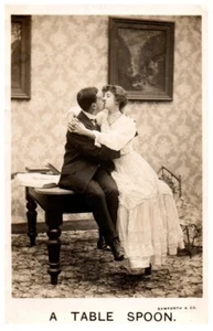 EIN TISCHLÖFFEL Postkarte - Bamforths Echtfotos Vintage Valentinstag Geschenk - Bild 1 von 2