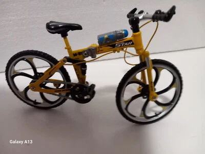Mountain bike gialla modellino metallo 1:10 Die-Cast Model - Immagine 1 di 4