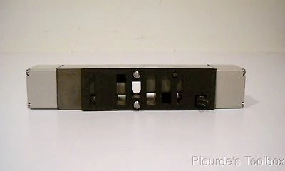 Novo bloco de escape sanduíche Numatics Series 2012, porta 1/4" FNPT, 239-1554 - Imagem 1 de 4