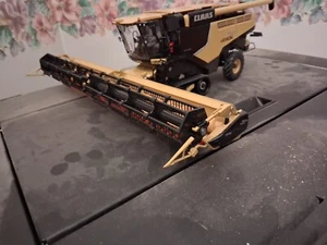 1/32 lexion 760 claas track combine. north american original box,mint model - Picture 1 of 7