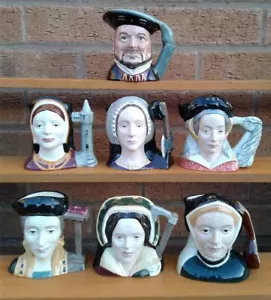 ROYAL DOULTON ""ENRICO VIII E LE SUE SEI MOGLI"" SELEZIONE DI BROCCHE PER PICCOLI PERSONAGGI. - Foto 1 di 79