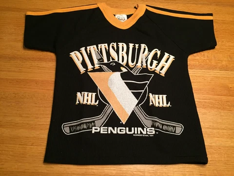 PITTSBURGH PENGUINS BOYS SHORT SLEEVED TOP   SIZE M 8-10 Cover