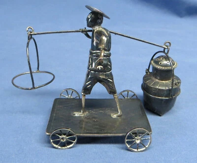 Raro Antiguo Juego de Sal y Pimienta de Plata Esterlina Figura Hombre Chino en Carro ¡En muy buena condición! Foto 1 de 4