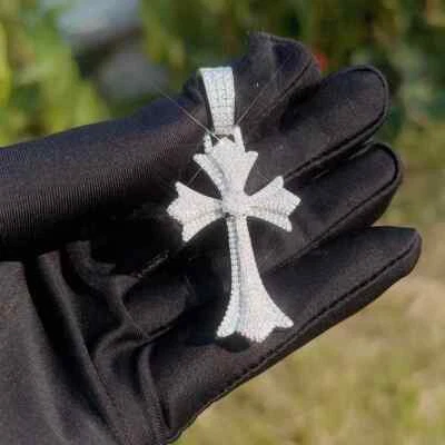 ¡Pase Tester! Colgante de cruz de moissanita de 3 quilates VVS1 enchapado en oro blanco de 14 quilates para hombre Foto 1 de 3