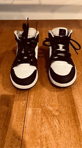 Nike Air Jordan 1 Mid SE GS Hologram Black Sneaker giovani ragazzi taglia 3 giovani - Foto 1 di 9