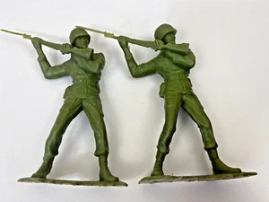 Lot Of 2 Vintage 1960s Toy Soldiers Green US Army Men 6" WW2 USMC Marx Military - Picture 1 of 10