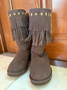 Botas UGG JIMMY CHOO Sora Marrón 3045 EE. UU. 7 Mujer EU 38 - Imagen 1 de 10