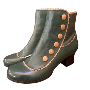 Miz Mooz Fido Stiefelette 8,5 Leder viktorianisch geknöpft seitlich Jakobsmuschelbesatz grün - Bild 1 von 11