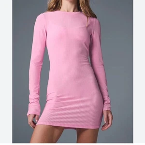 ALO Yoga Ribbed Sea Coast Long Sleeve Dress in Sweet Pink size Small NWT - Picture 1 of 9