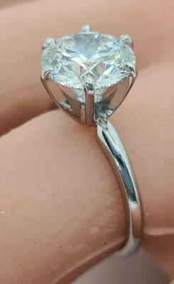 2.00 Ct D VS1 Round Solitaire Platinum Lab Grown Diamond Ring IGI Certified - Image 1 of 4