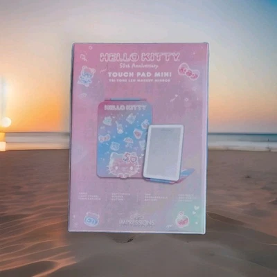 ¡NUEVO EN CAJA! Edición Limitada 50 Aniversario.  Mini espejo abatible LED Hello Kitty Touch Pad Foto 1 de 4