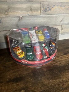 Disney/Pixar Cars 1:43 Multi-Packs Cars 2 Esclusivo Set Figurine PVC LEGGI - Foto 1 di 3