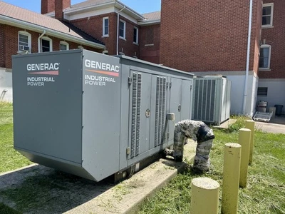 Generac Industrial Power SG150KW 2014 generador trifásico Foto 1 de 2