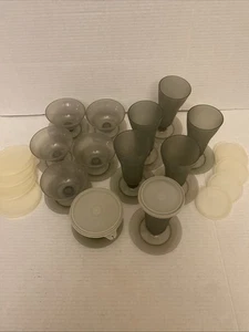 De colección. Tazas de parfait y postre Tupperware con tapas 6 cada 12 en total - Imagen 1 de 6