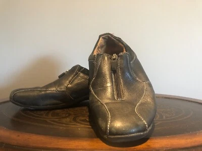 Vintage woman's zip front leather black shoes. Brand Naturalizer, size 8.5.  - Image 1 of 4