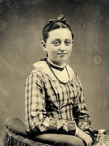 Foto tipo tinte hermosa niña mujer joven ganchillo cuello moño moda teñido a mano - Imagen 1 de 3
